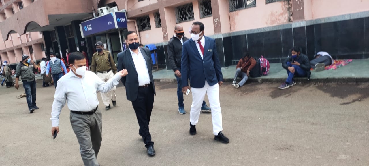 Hoshangabad: Commissioner inspects railway station, bus stand - Vimarsana News