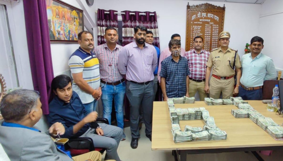 Mumbai: CIB team of railway protection force bust hawala racket, recover Rs.67.44 lakh at Dadar station - Vimarsana News