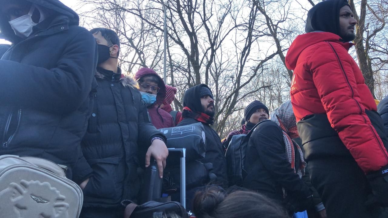 Ukraine Crisis: No food, freezing cold and never-ending wait, say students - Vimarsana News