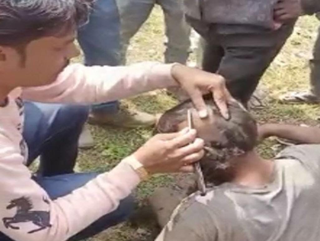 Damoh: Youth tonsured, paraded across the village on suspicion of cow theft - Vimarsana News