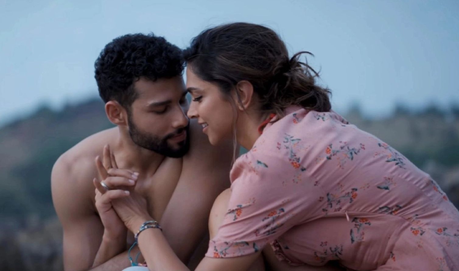 'Gehraiyaan' stokes conversation on relationships, psychotherapist says glamourising infidelity could lead to 'confusion among people' - Vimarsana News
