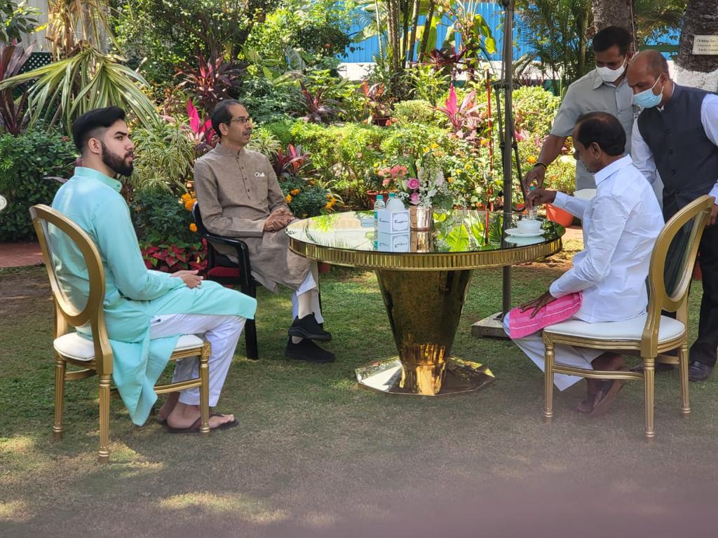 Mumbai: Telangana CM KCR meets Uddhav Thackeray at his official residence; watch video - Vimarsana News