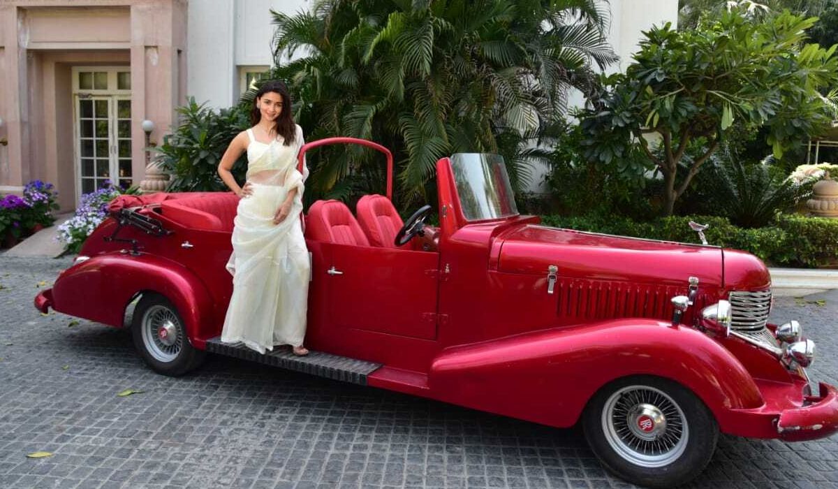 In Pics: Saree-clad Alia Bhatt rocks the retro look during 'Gangubai Kathiawadi' promotions - Vimarsana News