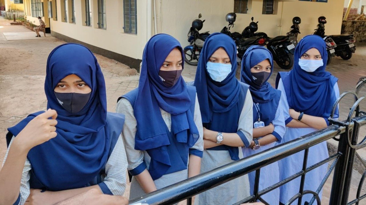 Hijab row: Udupi Muslim girls say they won't attend college without hijab and fight it legally - Vimarsana News
