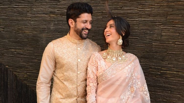 Photos: Farhan Akhtar and Shibani Dandekar make their FIRST public appearance after tying the knot - Vimarsana News