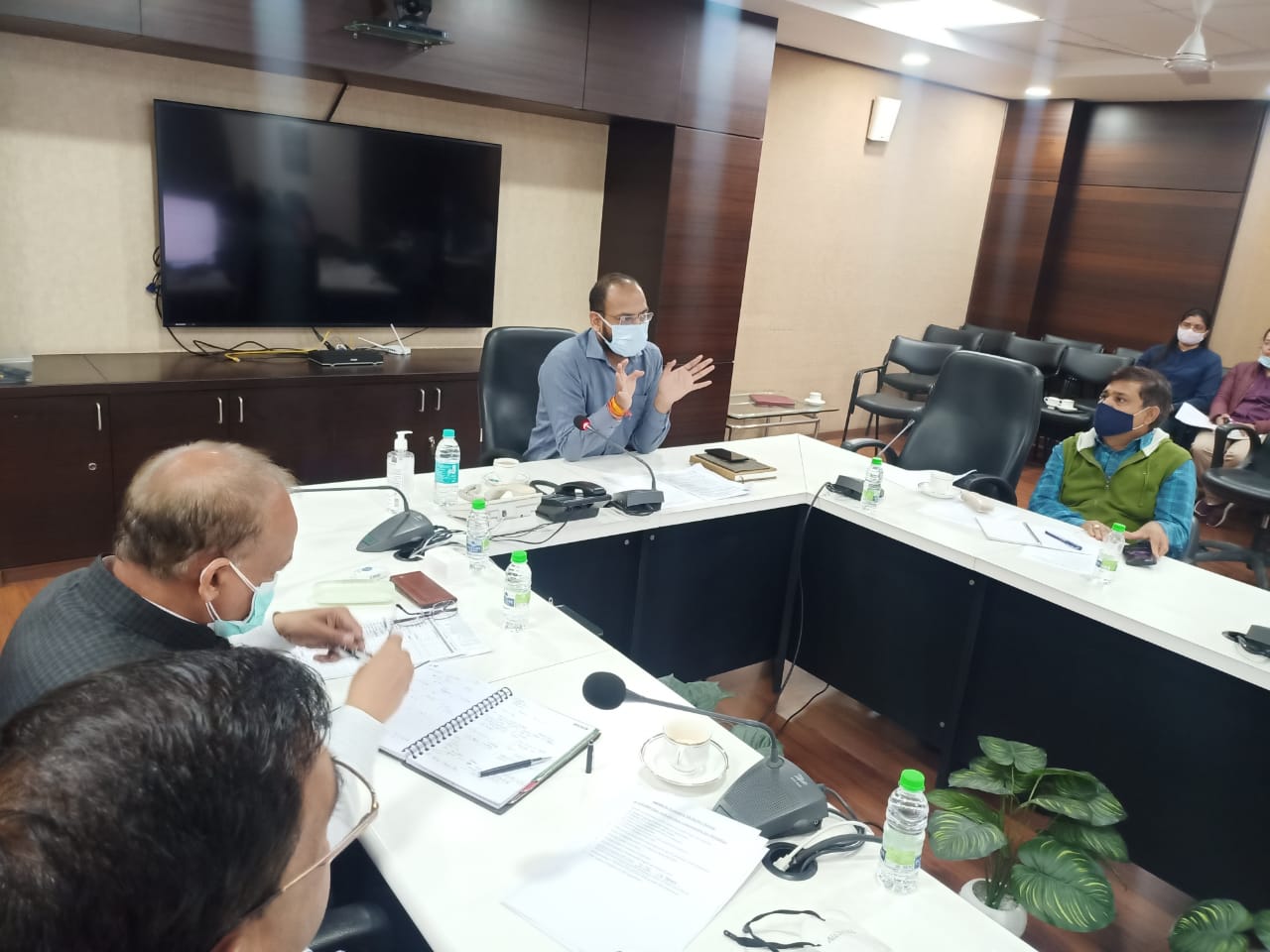 Indore: West Discom to implement biometric attendance for timely works - Vimarsana News