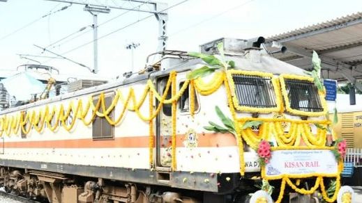 Mumbai: Narendra Singh Tomar and Ashwini Vaishnav flag off 1000th trip of Kisan Rail from Savda to Adarsh Nagar - Vimarsana News