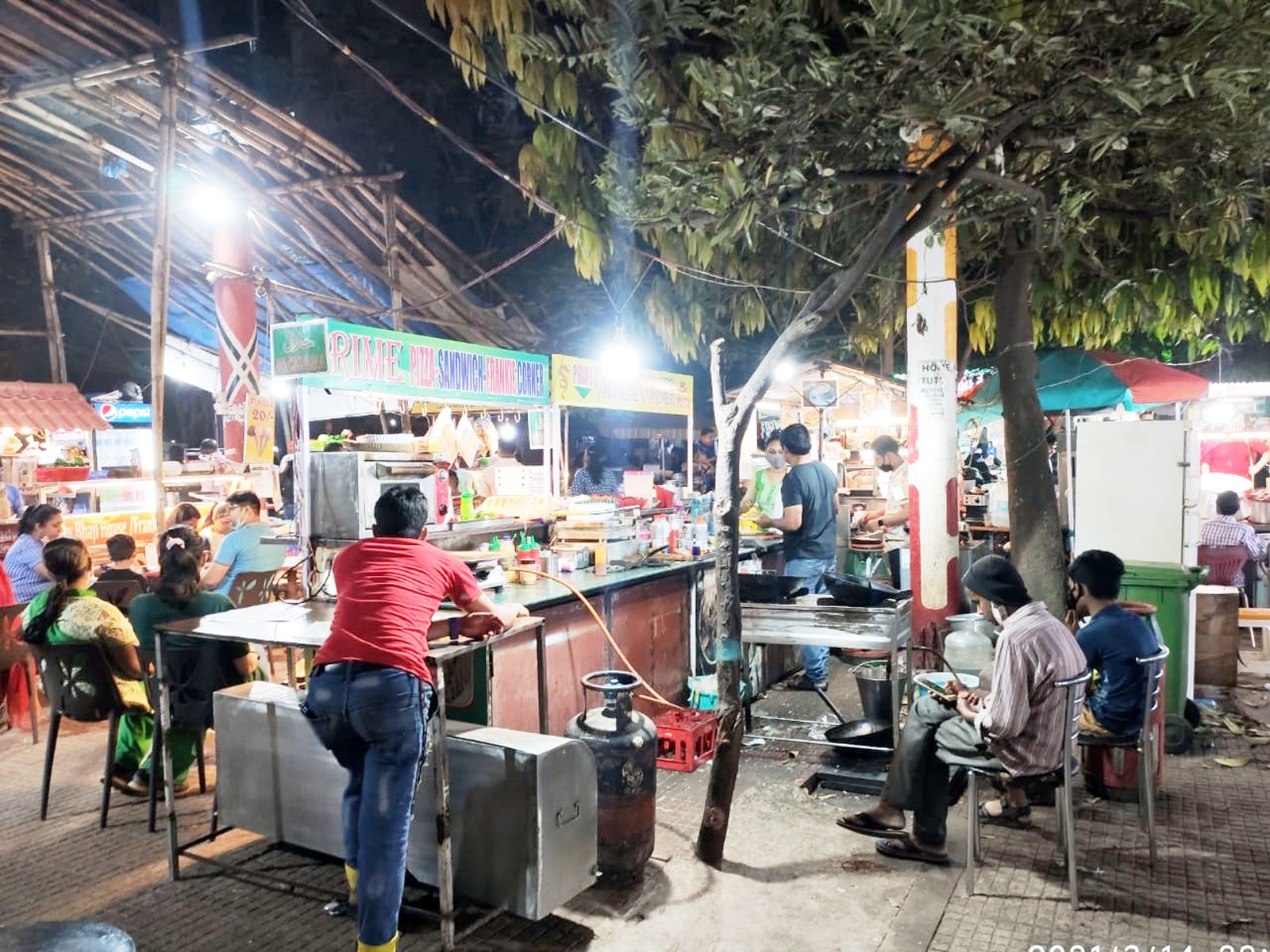 Mira Bhayandar: MBMC plays blind to illegal use of gas cylinders by hawkers - Vimarsana News