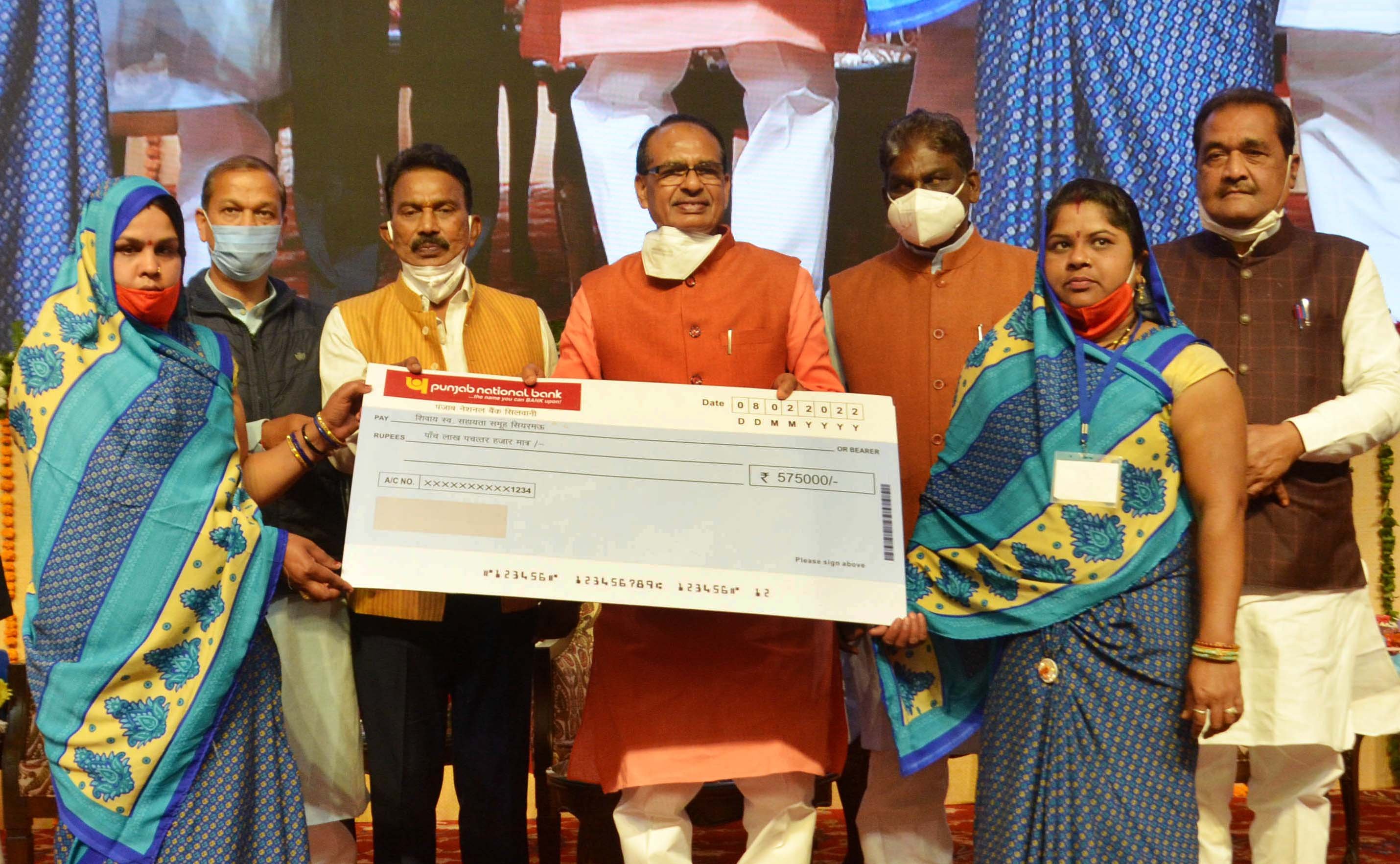 Bhopal: Chouhan virtually disburses Rs 300cr loan to Self Help Groups - Vimarsana News