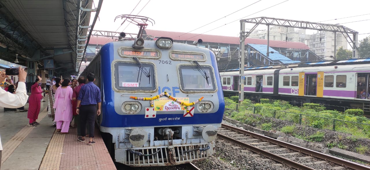 Mumbai: Hundreds of local train commuters of CR demand to restore 7.47 am Dombivali-CSMT AC local - Vimarsana News