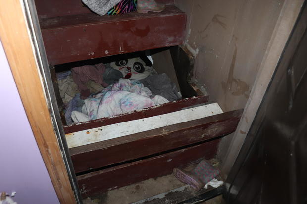New York: Police find 4-year-old girl missing since 2019, rescued alive under staircase - Vimarsana News