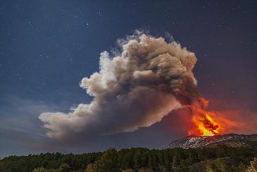Italy's Mount Etna sees rare volcanic thunderstorm, check here - Vimarsana News