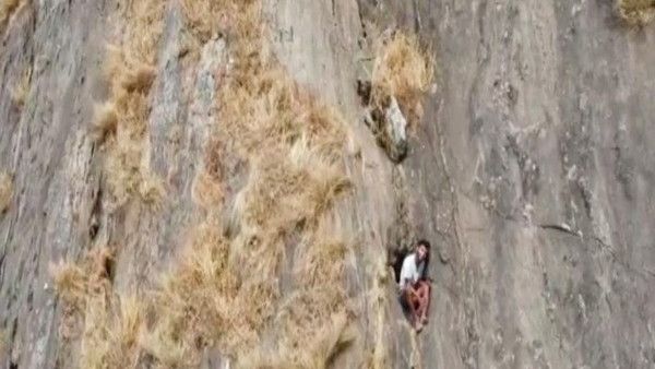 Watch Video: Youth trapped in Kerala's mountain cleft rescued by Army team - Vimarsana News