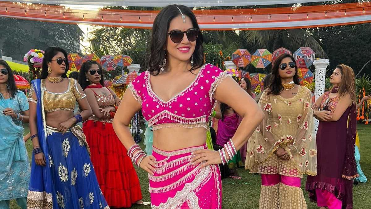 Sunny Leone shoots for wedding sangeet dance number 'Sharam Lihaaz' in Mumbai - Vimarsana News