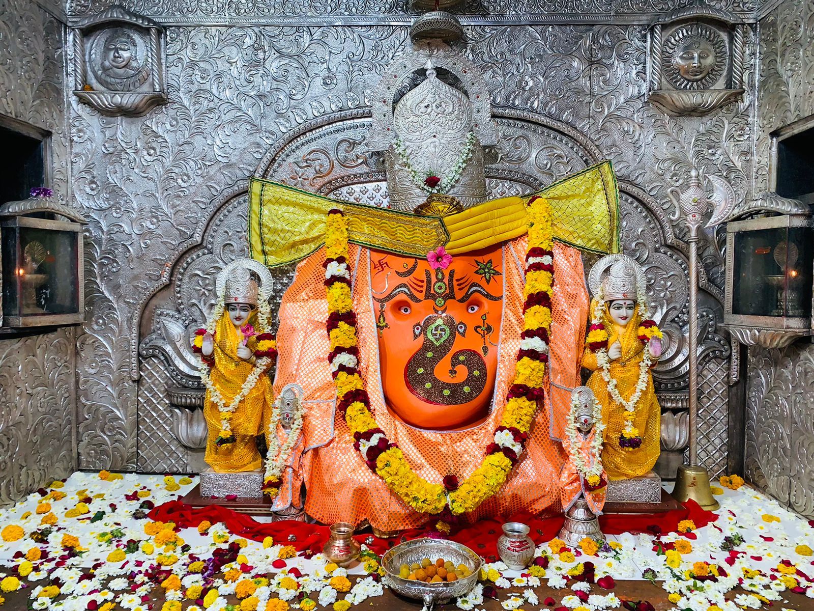 Indore: Now, Uniform code for priests Khajrana Ganesh Temple - Vimarsana News