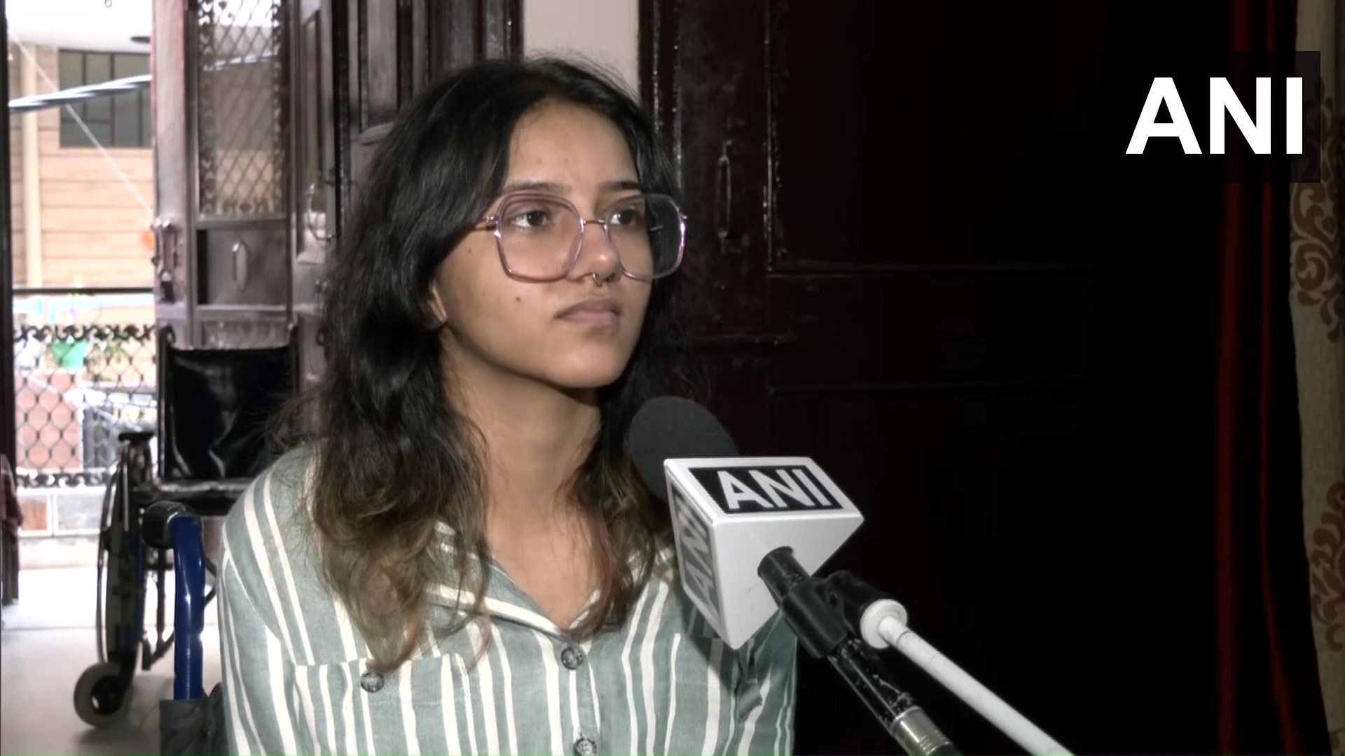 'Wheelchair can't go inside': Physically disabled woman denied entry in Gurugram restaurant; owner posts apology on Twitter - Vimarsana News