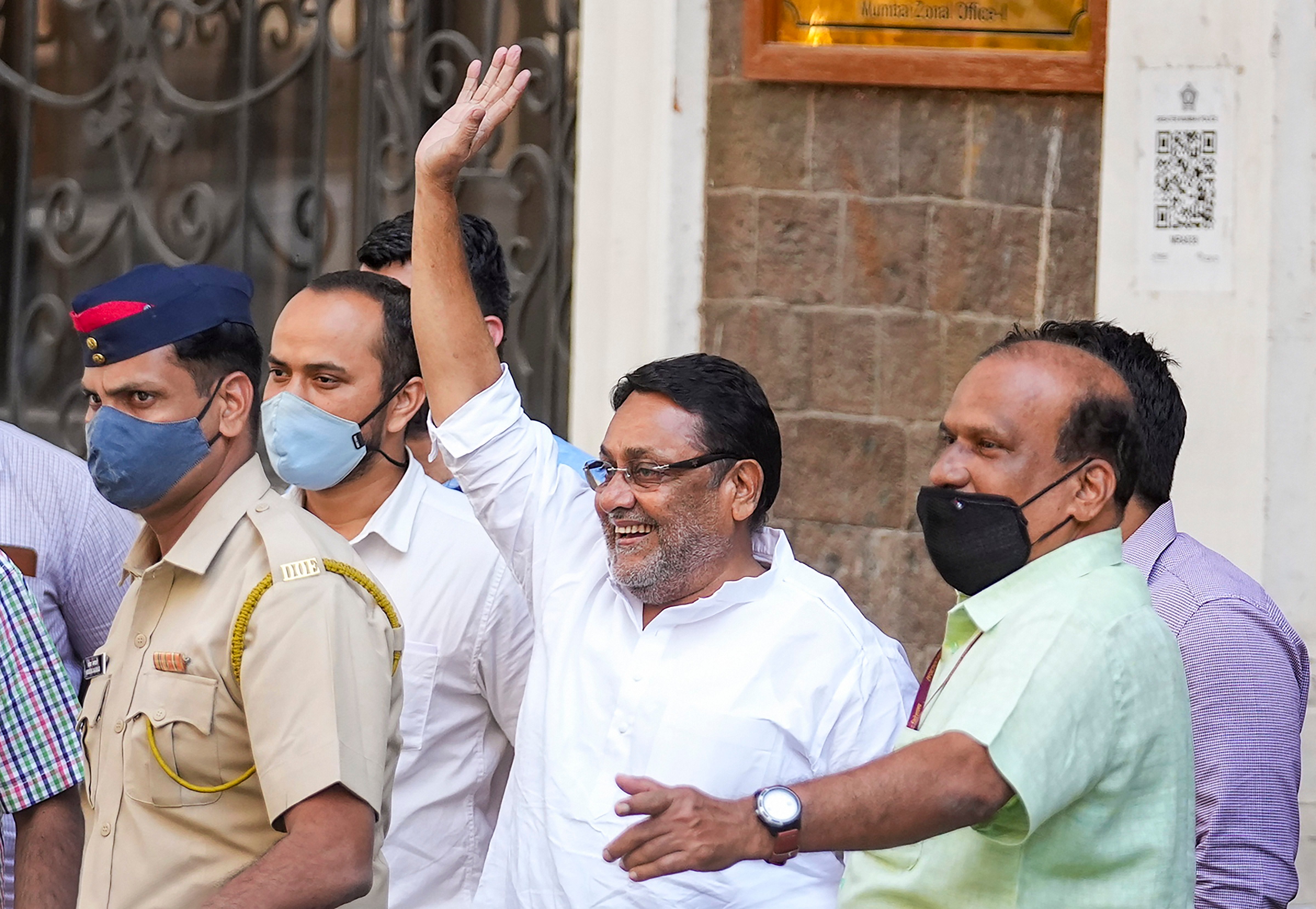 Day after FM denies misuse of ED, Maharashtra Minister Nawab Malik nabbed - Vimarsana News