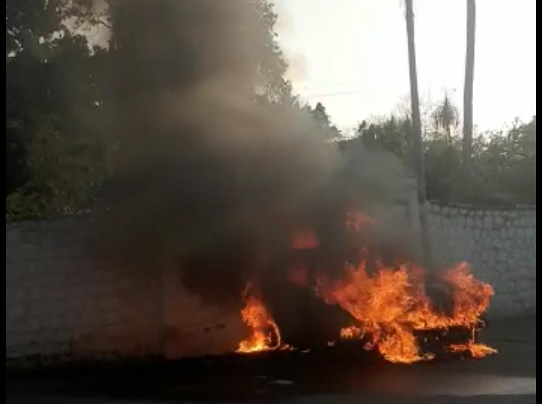 Mhow News Row: Car in parking lot burnt down in sudden fire; Women of Khatik Society meet SDM on demolition - Vimarsana News