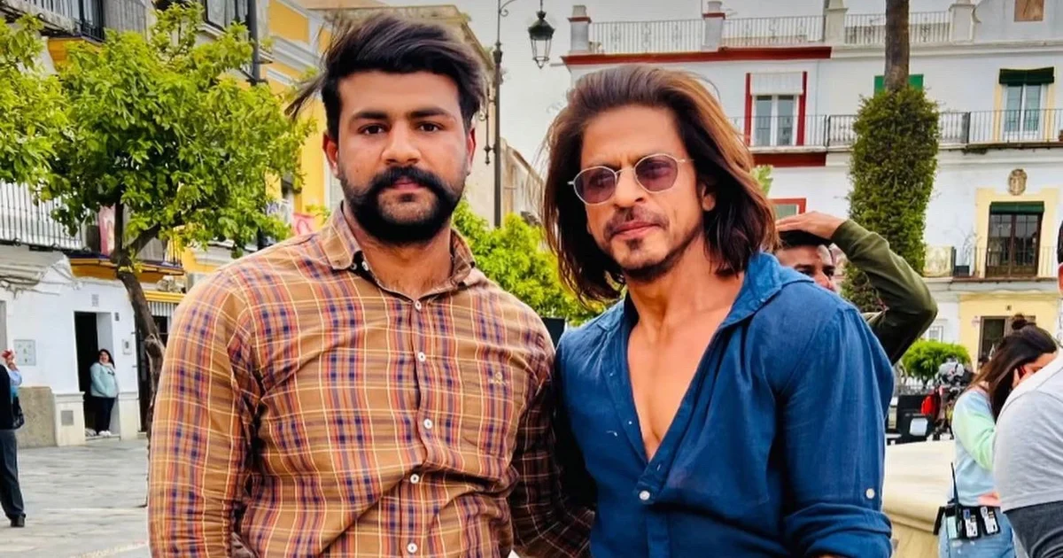 Pictures: Shah Rukh Khan, Deepika Padukone position with followers throughout 'Pathaan's Spain timetable 1 SRK Spain 2 Pictures: Shah Rukh Khan, Deepika Padukone position with followers throughout 'Pathaan's Spain timetable