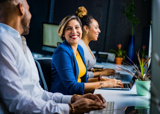 Using humour in workplace is more challenging for women, finds study - Vimarsana News