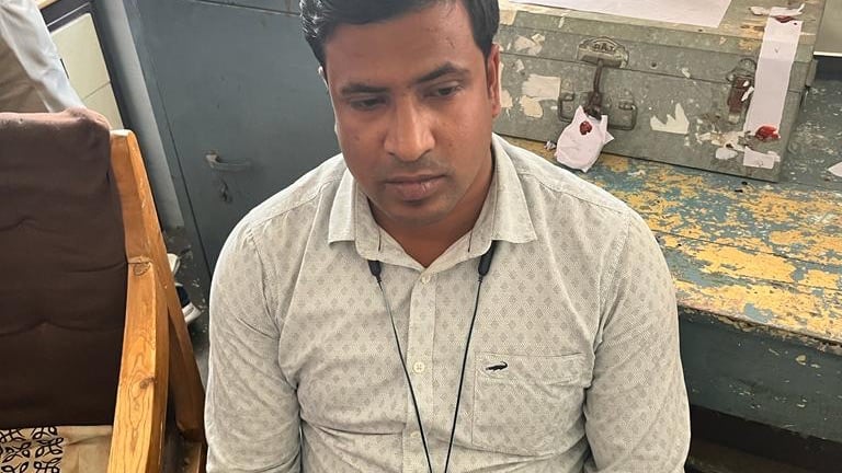 Mhow News Row: Patwari caught red-handed accepting Rs 15K bribe; Illegal property worth Rs 20 cr of accused demolished in last two day - Vimarsana News