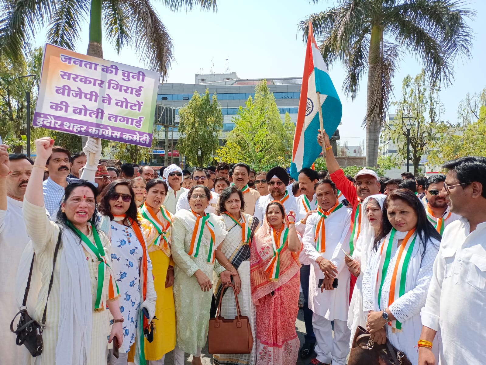 Indore: Congress takes out 'Tiranga Yatra', observes 'Sanvidhan Samman Diwas' - Vimarsana News