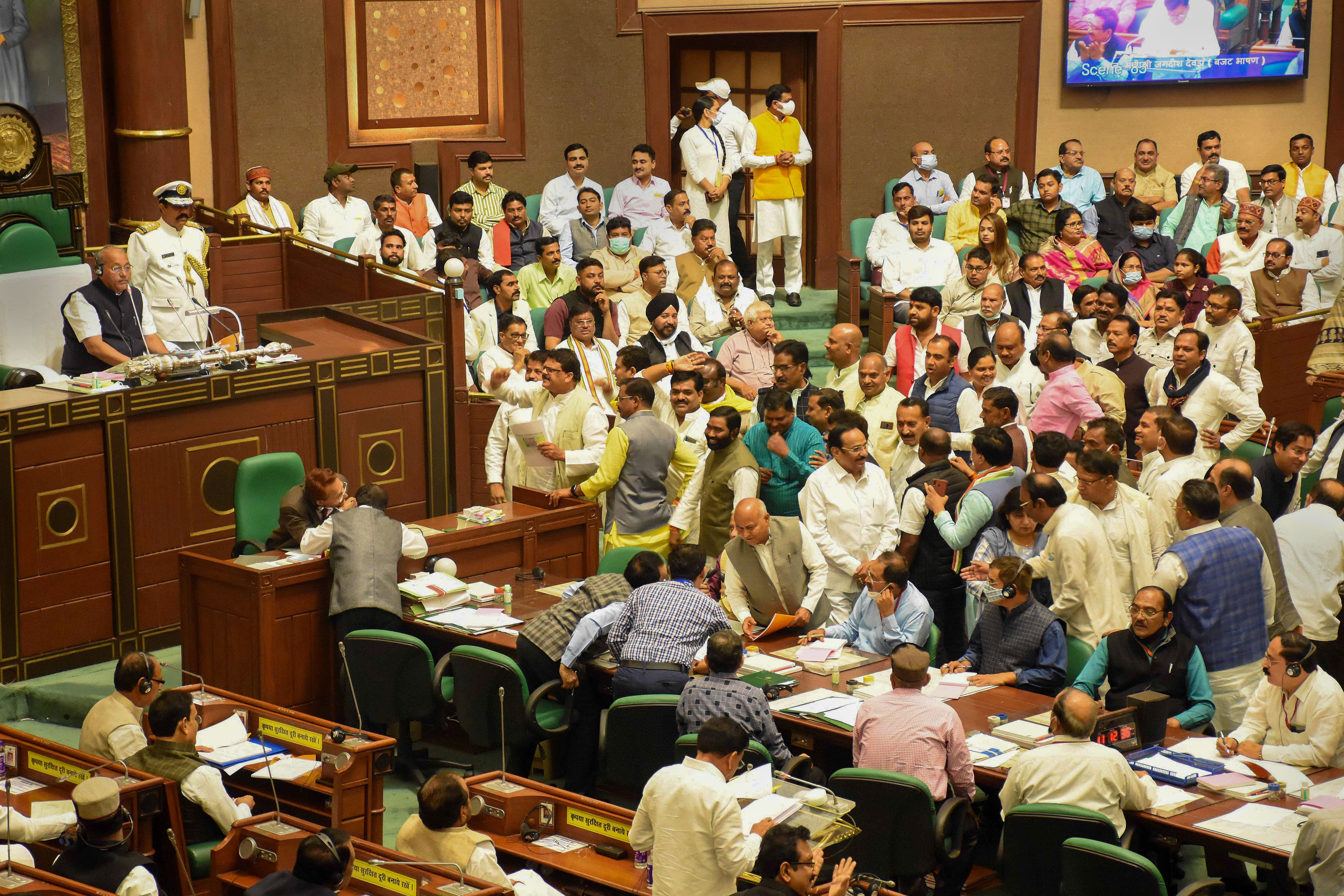 UPROAR IN HOUSE: Finance minister Jagdish Devda presents MP Budget 2022-23 amid Congress MLAs' sloganeering - Vimarsana News