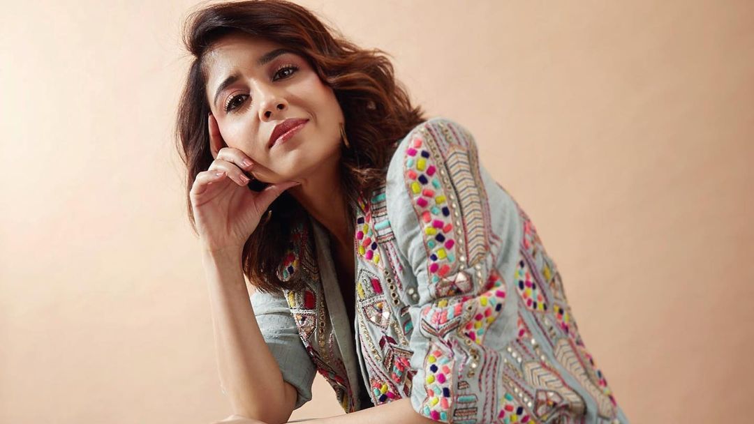 Shweta Tripathi heads to Kashmir for shoot of psychological thriller 'Saaf' - Vimarsana News