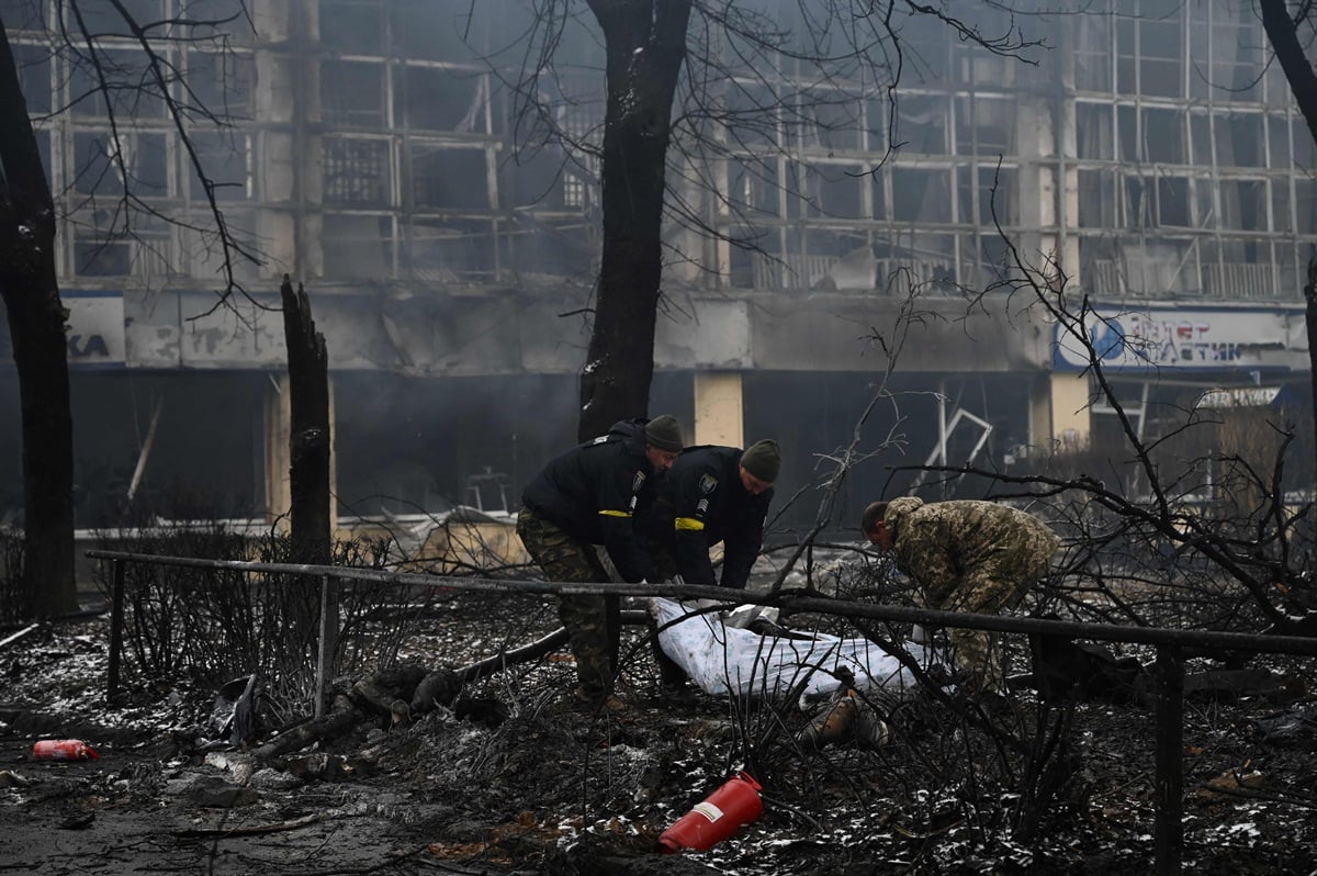 Russia-Ukraine war: Two explosions heard near Kyiv's Druzhby Narodiv metro station - Vimarsana News