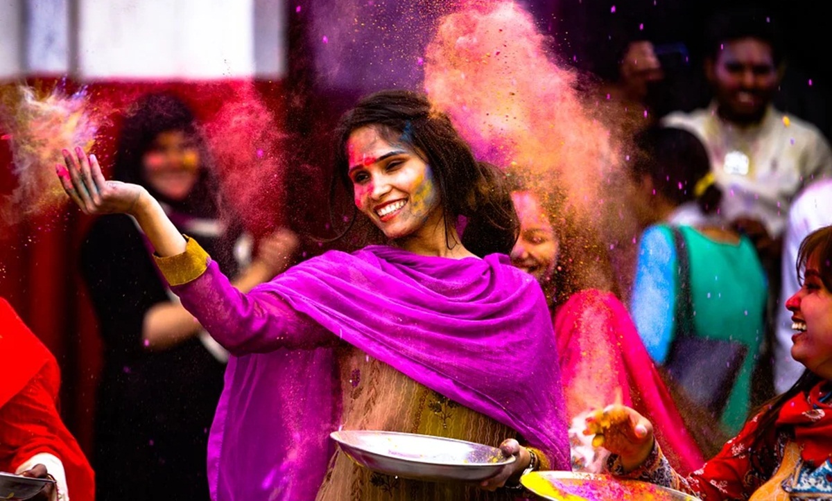 Holi 2022: Treat your loved ones to these scrumptious sweet dishes - Vimarsana News