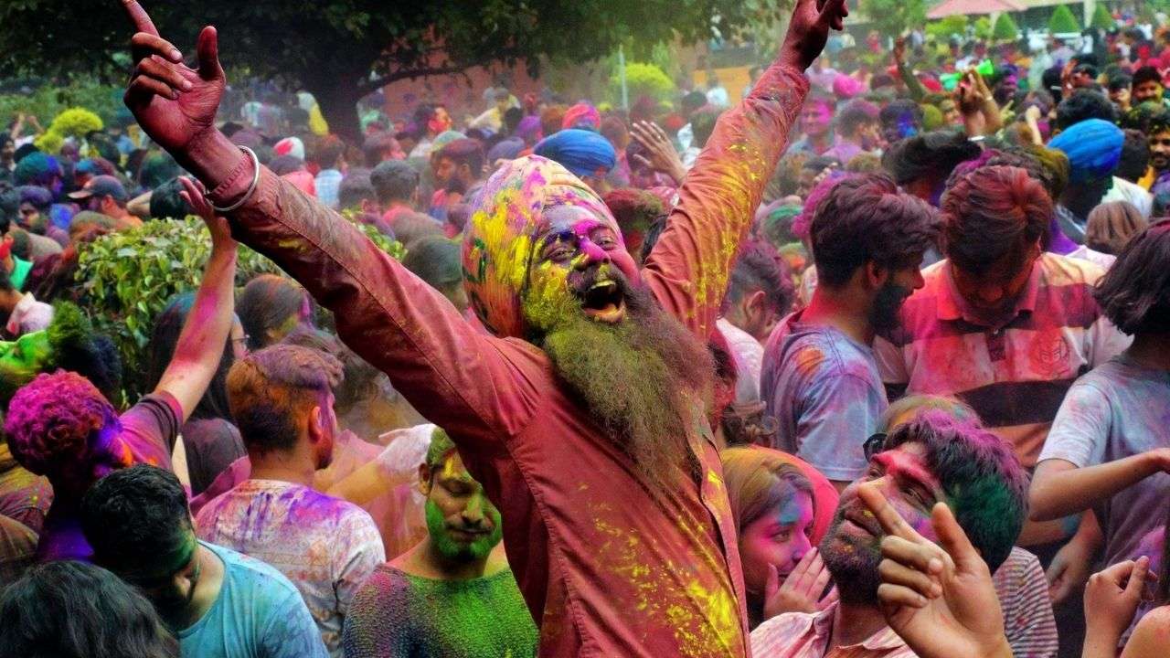 Holi 2022: As COVID-19 cases drop, here's a list of Holi parties you can attend in Mumbai tomorrow - Vimarsana News