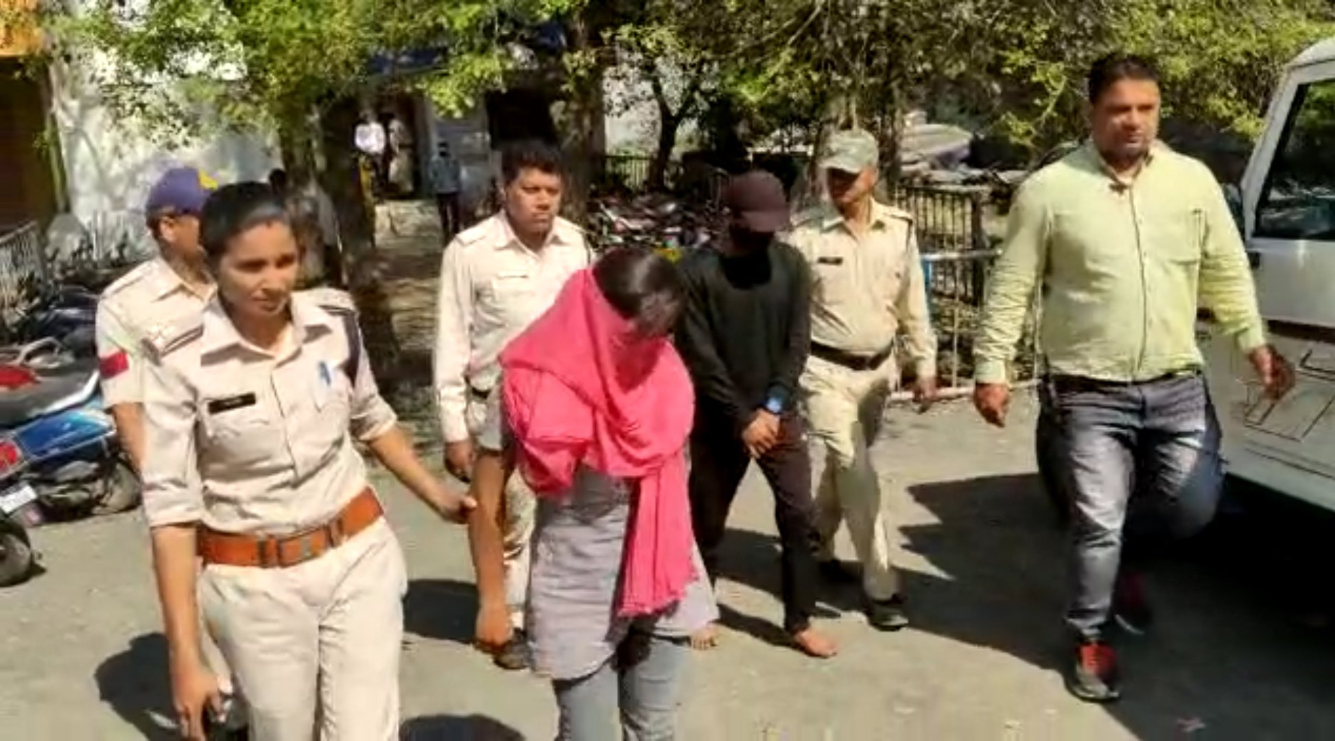 Ujjain: Two held for brandishing pistol on social media - Vimarsana News