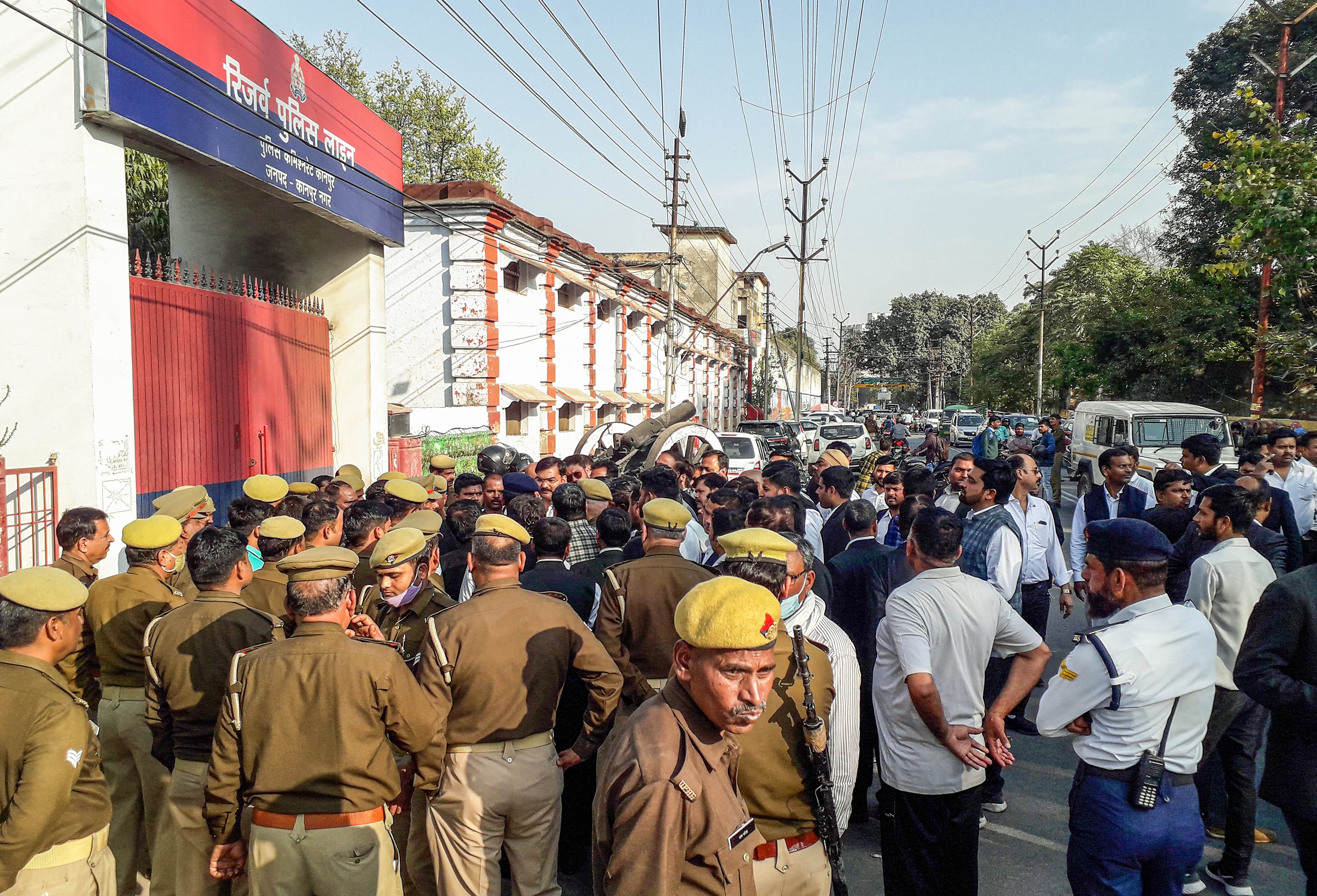 Uttar Pradesh: 5000 new police posts created to improve law and order - Vimarsana News