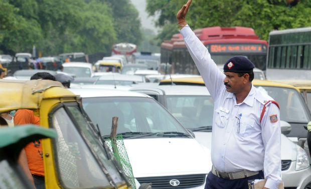 Mumbai: 36 FIRs for wrong side driving, 226 abandoned vehicles removed from roads on Monday - Vimarsana News