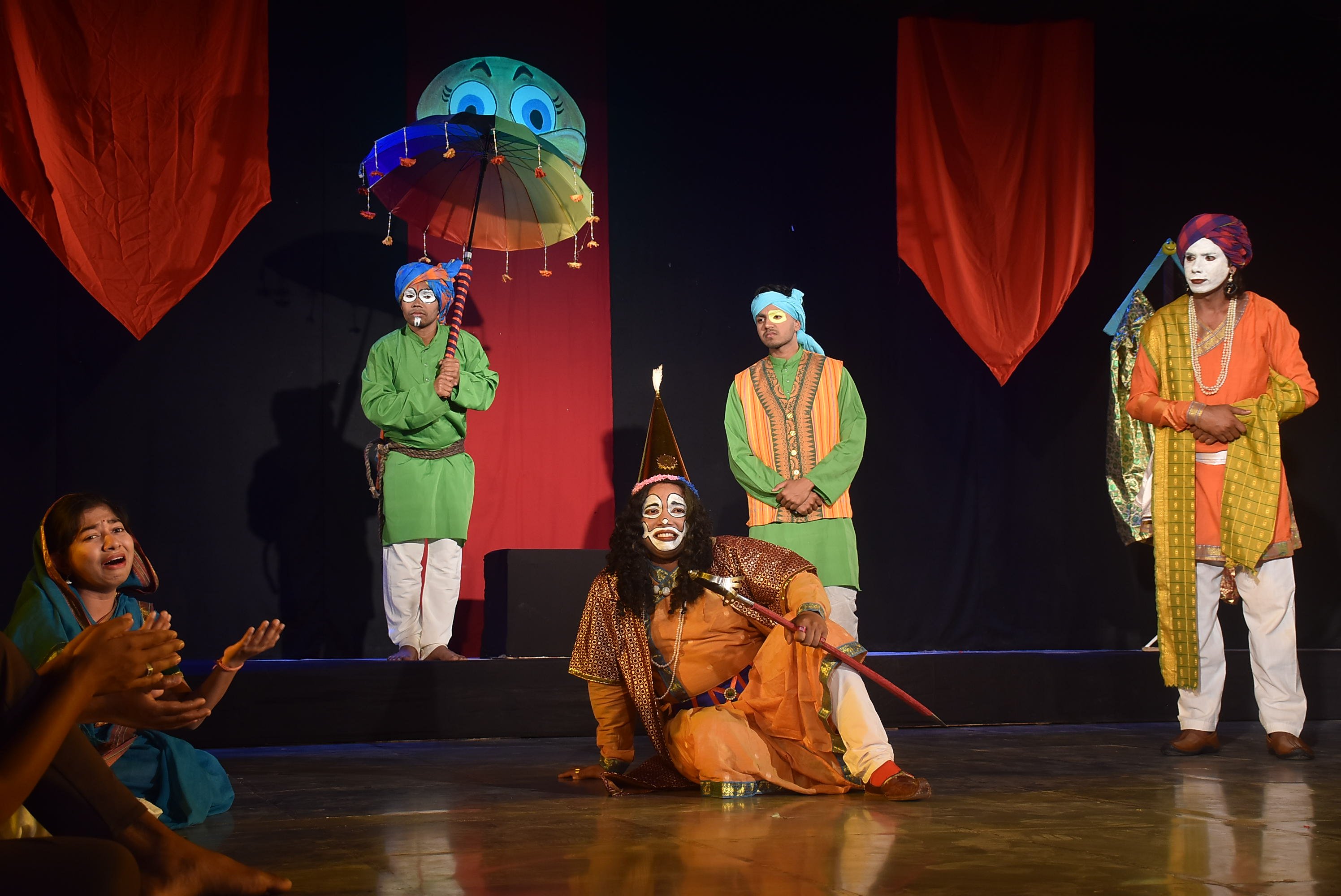 Ujjain: 36th National Drama Festival begins; satirical drama 'Global Raja' bats for 'Swadeshi' - Vimarsana News