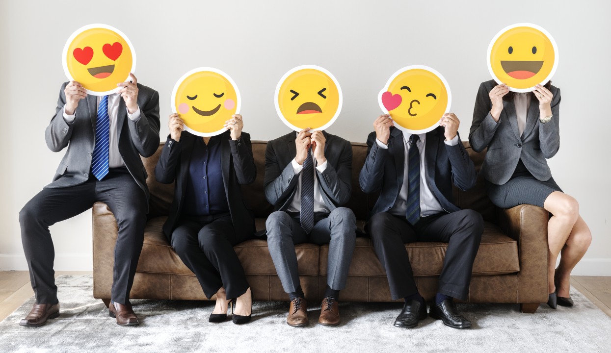 Employees who use emojis, pictures in emails are perceived less powerful - Vimarsana News