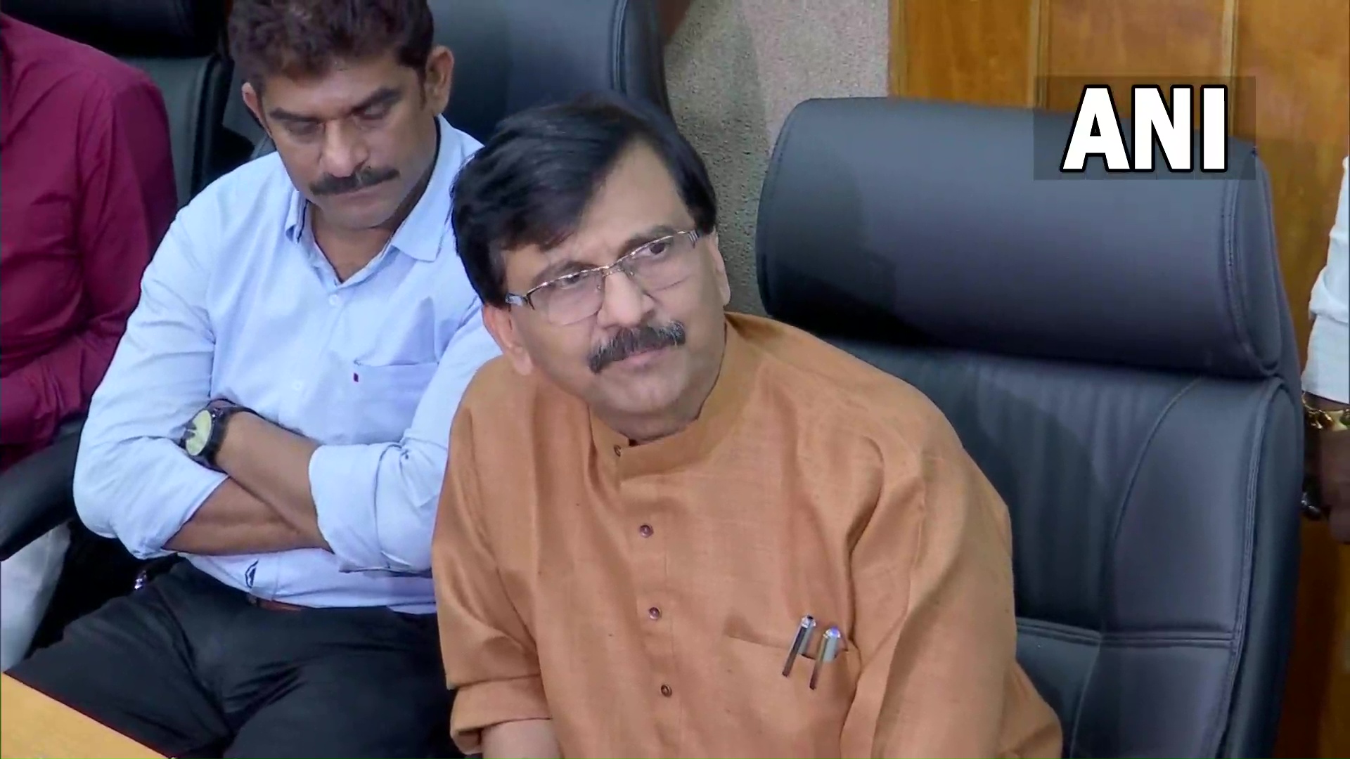 Shiv Sena MP Sanjay Raut attacks ED after it attaches properties of Uddhav Thackeray's brother-in-law, says 'will neither bow nor break' - Vimarsana News