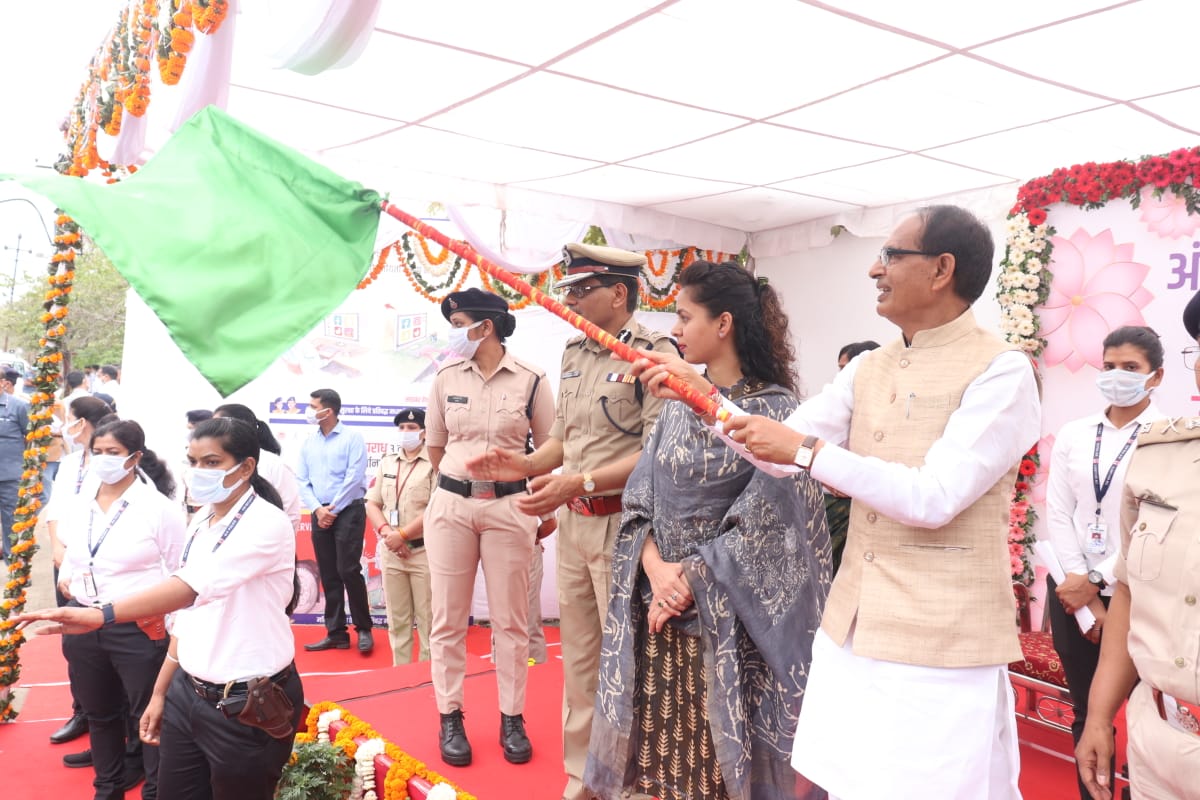 Bhopal: CM Chouhan flags off 100 scooters for Urja Desk of MP Police - Vimarsana News