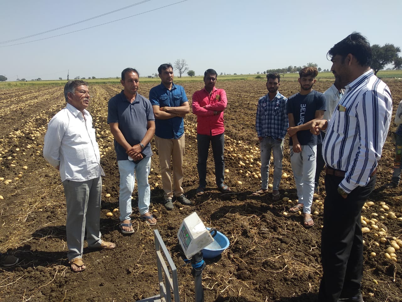 Indore: Progressive farmer getting 50% more potato yield - Vimarsana News