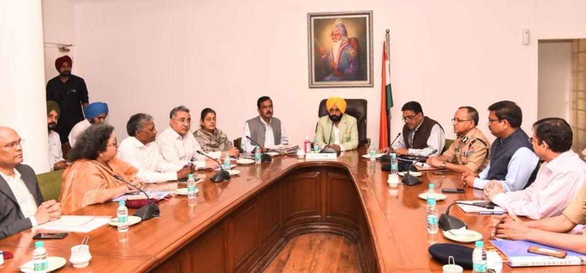 Punjab CM Bhagwant Mann holds maiden meeting, urges public servants to discharge duties in letter and spirit - Vimarsana News
