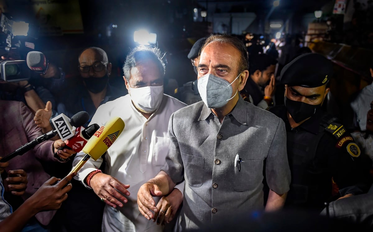 Ghulam Nabi Azad, other G-23 leaders to meet Sonia Gandhi, Rahul soon - Vimarsana News