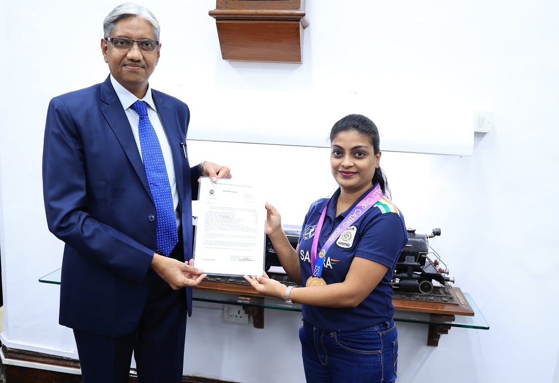 GM - WR felicitates WR employee who won gold medal at ISSF Shooting World Cup - Vimarsana News