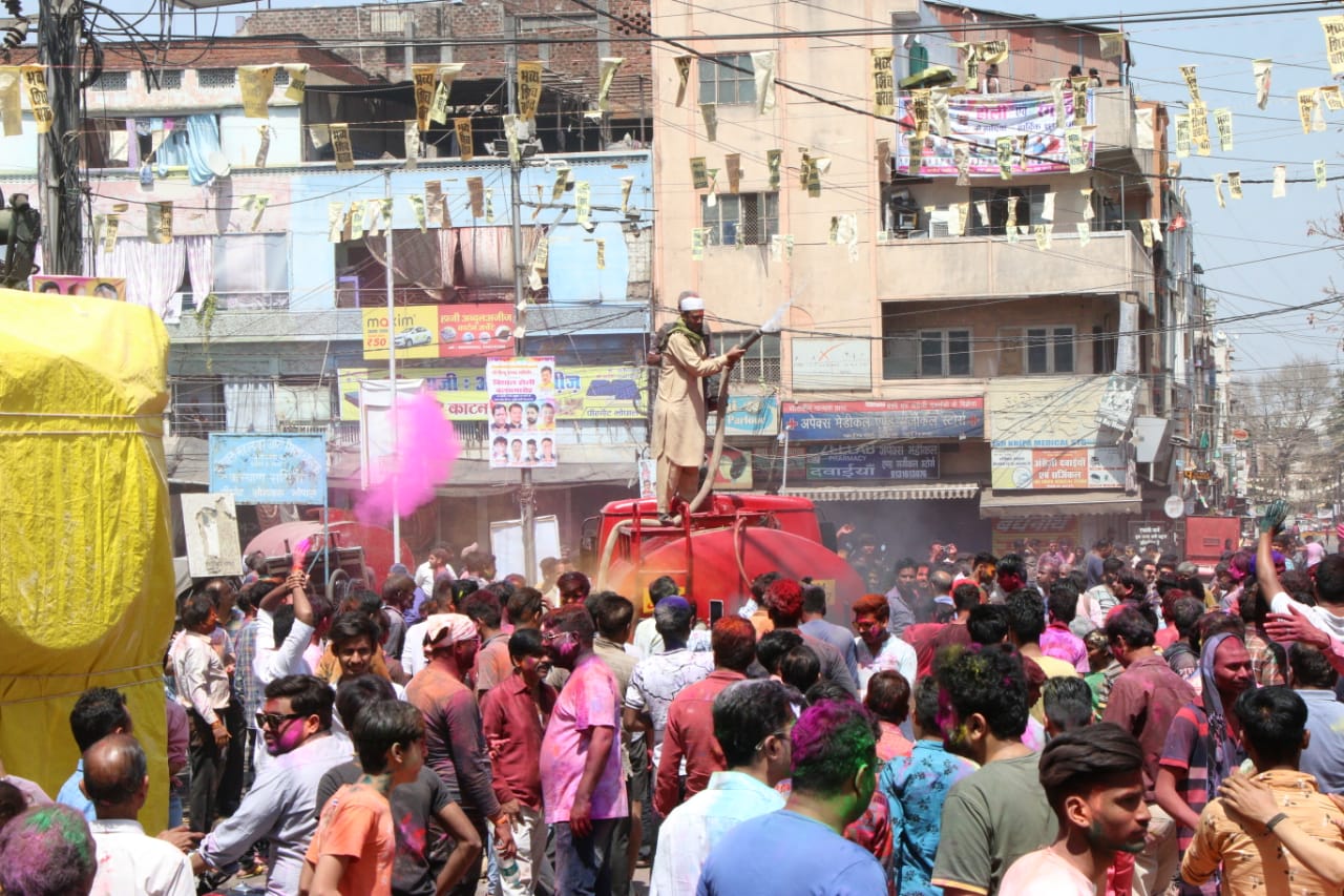 Bhopal celebrates Holi after two years, though with a caution - Vimarsana News