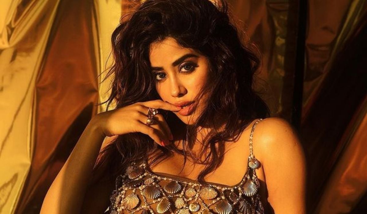 In Pics: Sexy Janhvi Kapoor raises glam quotient in new mermaid avatar - Vimarsana News
