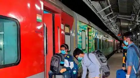 Planning to travel on Holi? Central and Western Railway to run more than 50 trips of holiday day special trains; check details here - Vimarsana News