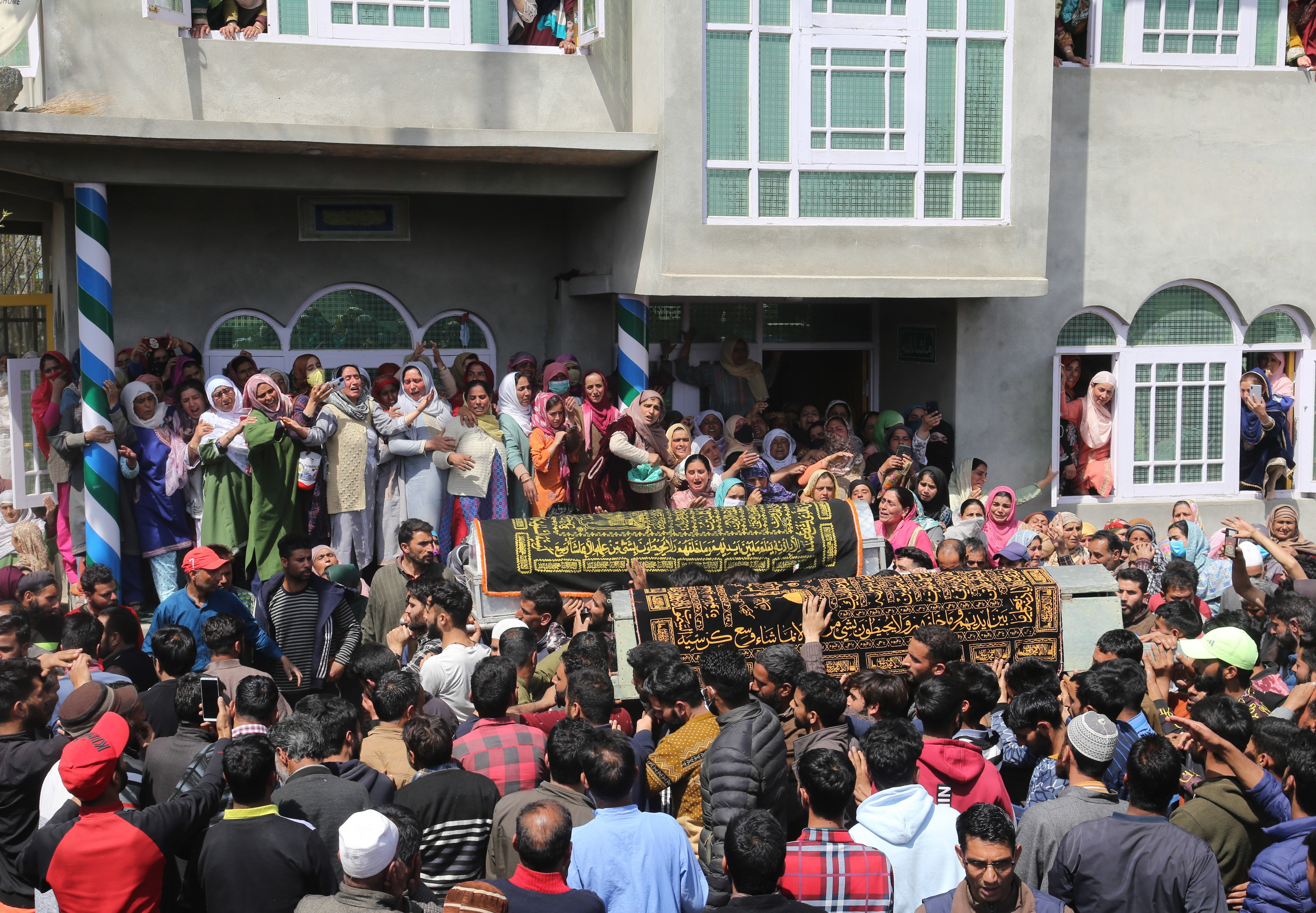 In Photos: Villagers attend funeral of slain cop and his brother killed in terrorist attack in Kashmir's Budgam - Vimarsana News