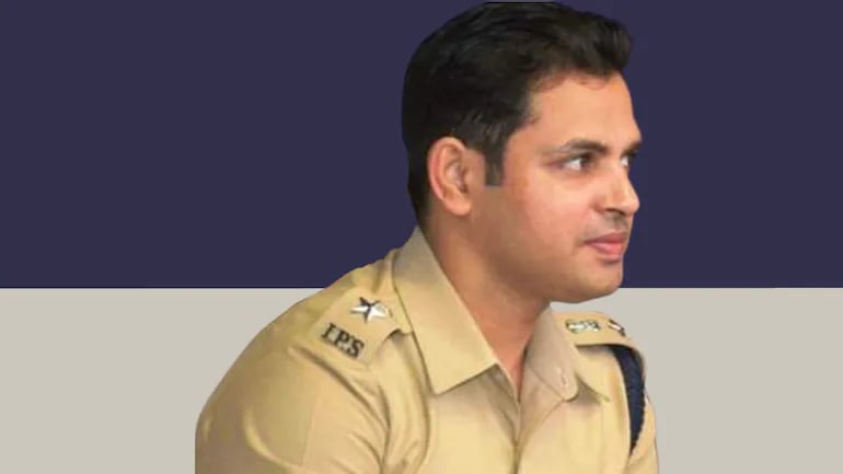 Angadia extortion case: Mumbai Police names DCP Saurabh Tripathi as wanted accused - Vimarsana News