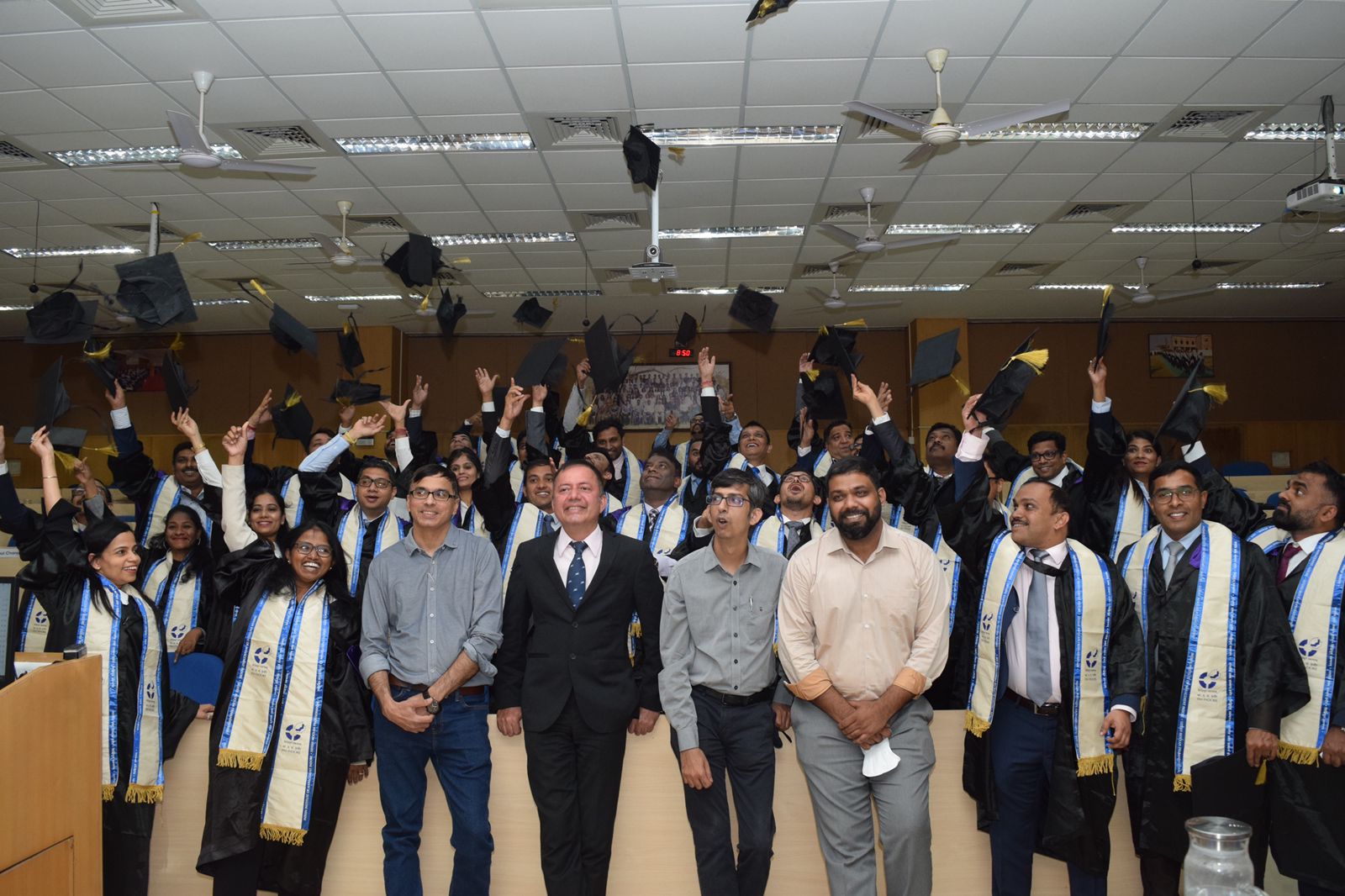 Indore: IIM-I director gives own definition of exec course - Vimarsana News