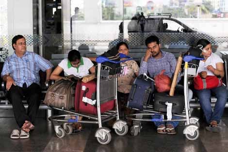 Indore: 15 of the 110 Dubai passengers test corona positive before boarding - Vimarsana News