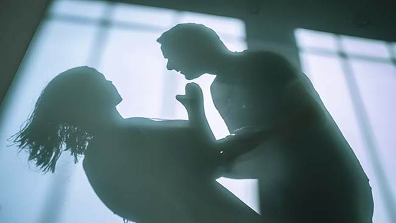 Delhi: Man injures wife with surgical blade, later kills self in Uttar Pradesh - Vimarsana News